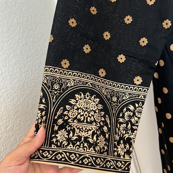 Indian/Pakistani Suit - Picture 8 of 10